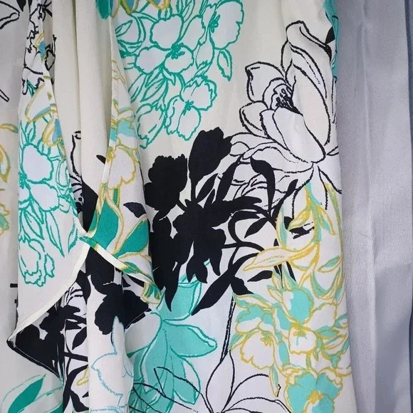 Van Heusen preppy sleeveless floral top - Picture 4 of 8